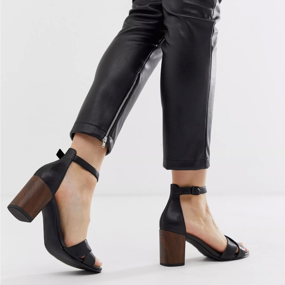 Vagabond Black Leather Crossover Heel Sandals